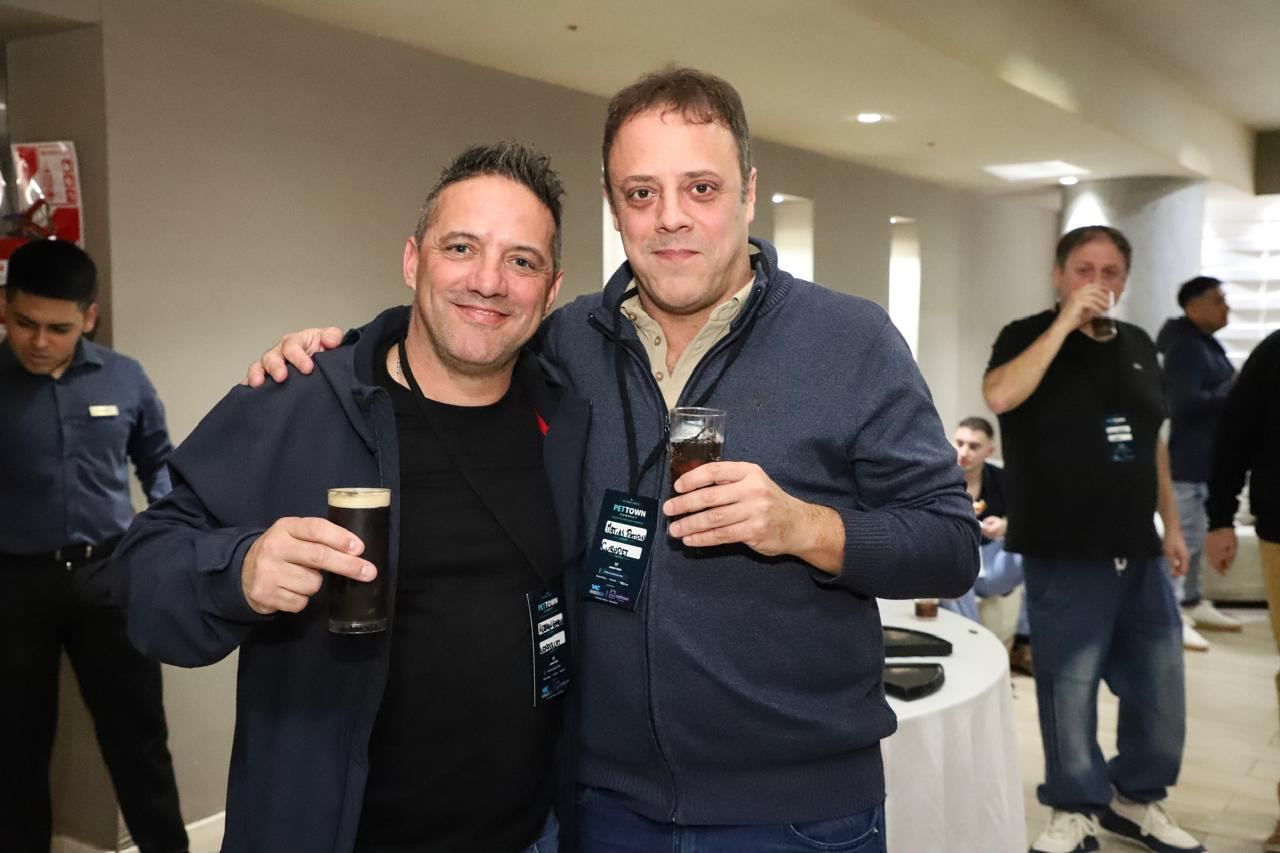 Brindis entre asistentes