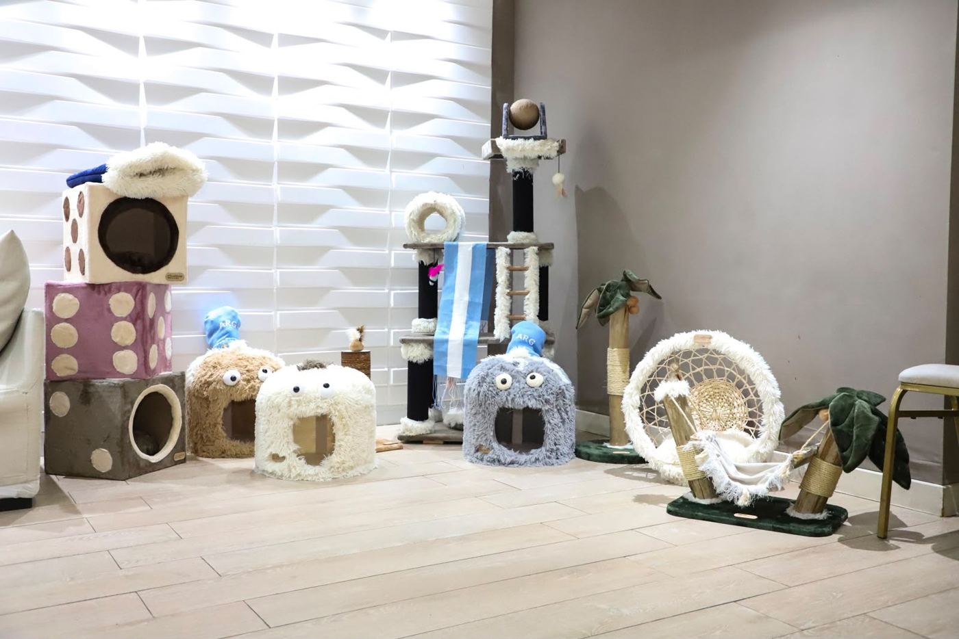Productos exhibidos en el salón